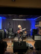 六弦フレットレス・ベース